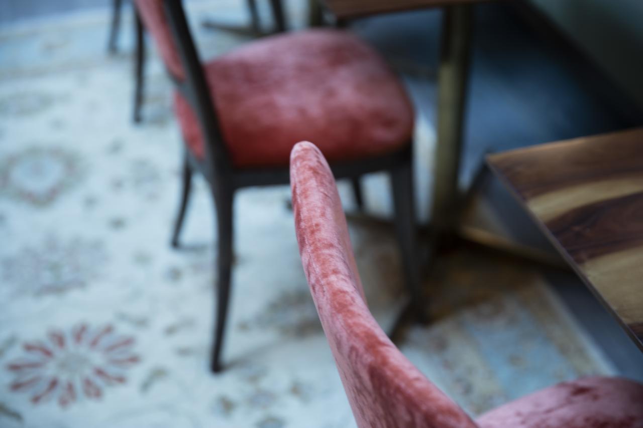 Maison Breguet Париж Экстерьер фото Detail of a chair